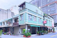超大面寬三角窗透店