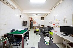 愛群國小、二聖二路正路金透天店面