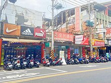 ⭐市中心⭐透天店面⭐車流人潮多⭐️住商小恩