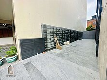 大里學區旁全新邊間四平車美樓店