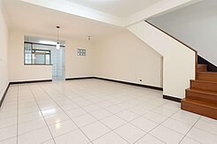 龍科旁大地坪透天