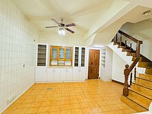 誠售/文藻.鼎山商圏.採光通風好.5房雙車庫透天