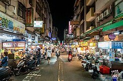 向上市場–超級角間店王