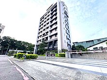 仁美學區|社區唯二充電樁車位|漢神旁2房2衛平車