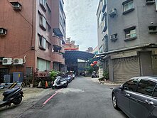 市中心大遠百商圈翻新車庫美透天