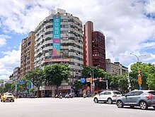 經濟部三角窗發財店面 