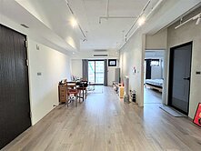 正高鐵新光三越│工業風裝潢三房+車位│文府學區