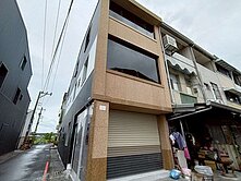 仁德邊間翻新四套房透天