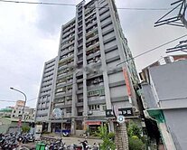 君臨天下一樓庭院三房車