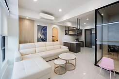 內新國小旁｜輕屋齡｜屋況佳｜臨路透店