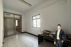 三民稀有大地坪雙商圈邊間採光透天-房仲小薛