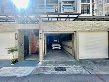 近巨蛋左營國中｜稀有臨路透天車墅｜雙整層主臥屋況佳