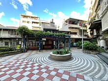 專任~我是承辦~門前就是公園、低總價活路透天