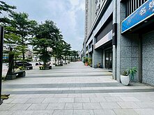 新竹西濱路遇見春福一樓金店面