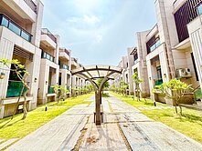 縣政特區~高鐵人車分道中庭花園別墅~喻婍霖