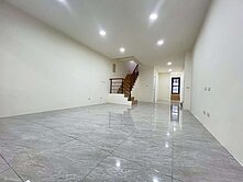 平鎮山仔頂市場旁正湧光路雙面臨路整新美透天