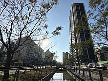中央公園 | 國泰建設 | 8米面寬精品店面