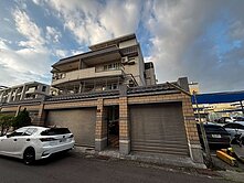 稀有釋出右昌商圈旁+大地坪可停3車+邊間車墅透天