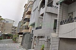 中西區緊臨體育場稀有大地坪車墅