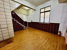 邊間三面採光 門口可停車 優質透天屋況好