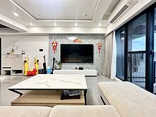 ◎高樓層永久棟距+愛河景觀，客廳、房間及雙衛浴開窗
