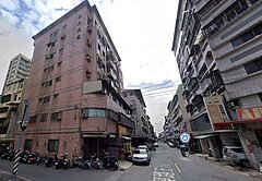 近一中商圈、火車站，屋況佳衛浴開窗有陽台套房
