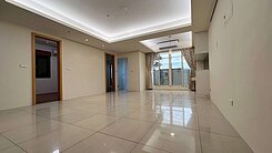 買房找露西★南區美村工學商圈聖學府三房平車屋況漂亮