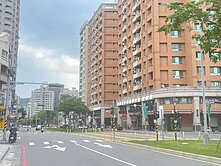 鼓山區龍德路7.5大面寬挑高1+2樓店
