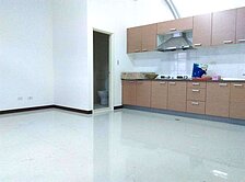 軟園旁大面寬低總價樓店