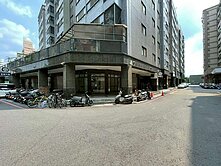 軟園旁大面寬低總價樓店