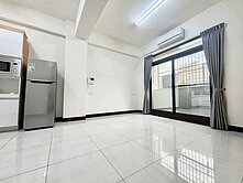 岡山2年新屋｜皇家經典１８｜面寬５房別墅透天