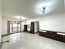 近市場店家採光四房車住商陳璟漢
