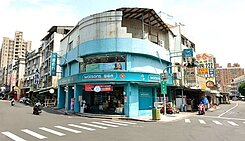 【捷運黃線.輕軌】家樂福.一卡皮箱即可入住!!!