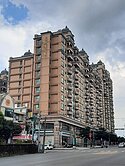 平鎮山仔頂家樂福旁大三房鄰近66快速道路