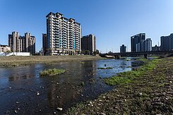 青埔高鐵A18美術館旁稀有水岸景觀一層一戶三房雙車