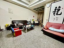 縣政十九街大樓價買清靜美別墅有車庫