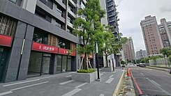 近鄰大樂裕誠商圈｜河堤社區｜河堤世界鑫店面+平車
