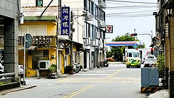 薛至凱~走向上路金身土地公保佑三角窗店面