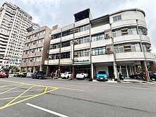 內惟/美術館旁翻新店住