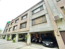屋主很想賣🔥【潭子矽品四房雙車透天美墅】🔥