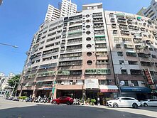 鼎山家樂福輕軌站★漂亮美兩房