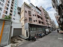 傑森專任中央公園⼤地坪⼤⾯寬獨棟廠辦住家