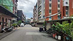 鳳西國小學區✯8米活巷可停雙車透天