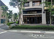 131急售*三角窗*挑高6米*金店面+坡平車位