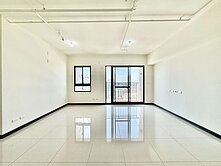 潭子久樘建設！屋主降價求售！三房平車朝南視野戶！