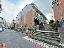 超低於實登｜松竹捷運站旁｜震後雙車孝親別墅