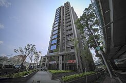 三鐵共構左營科技之心｜諾金邊間6.1米燙金店面