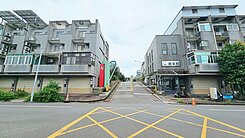 桃園中古屋買賣｜楊梅蘋果村大四房充電樁美裝透天別墅