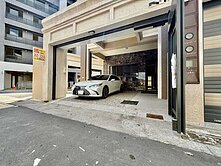 橋科x秀泰｜岡山生活圈｜全新邊間雙門雙車別墅