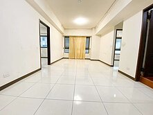 近內壢交流道、家樂福、麥當勞三房車